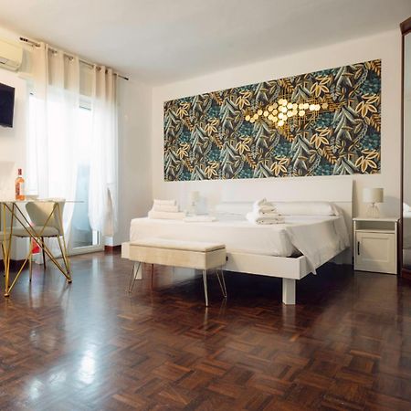 Bari Central Suite - Central Apartment With Sea View - Барі Екстер'єр фото